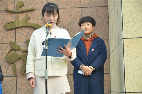 3學(xué)生代表張桓蓉發(fā)言.JPG