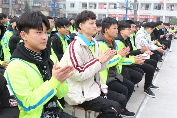 6學(xué)子認(rèn)真聆聽.jpg