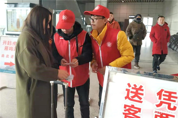 5在檢票處認(rèn)真檢票.jpg