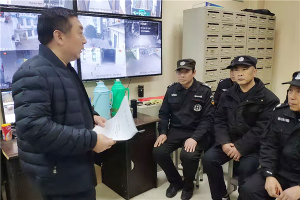 1焦火錫宣讀上級文件并強調校園安保工作重點.jpg