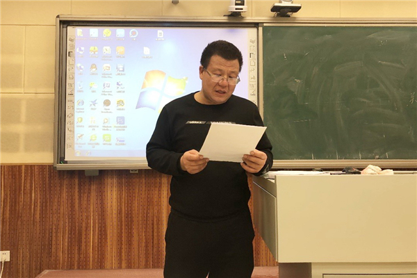 2席明閏主任解讀《新時(shí)代中小學(xué)教師職業(yè)行為十項(xiàng)準(zhǔn)則》.jpg