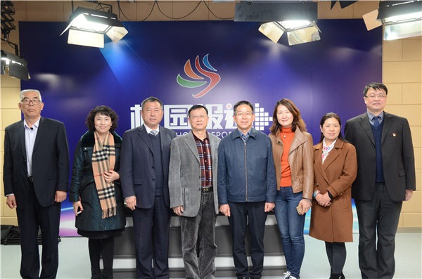 5督導組參觀校園電視臺.JPG