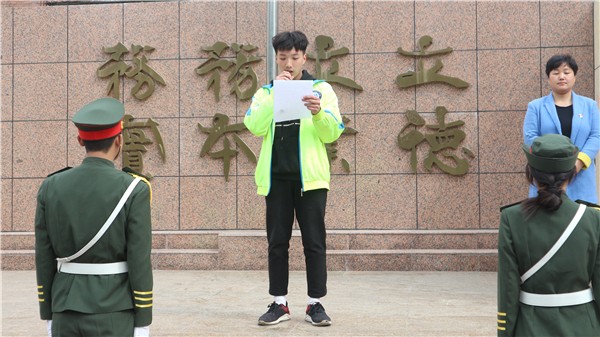 0“強(qiáng)化安全意識(shí)、提升安全素養(yǎng)”-國(guó)旗下演講.jpg