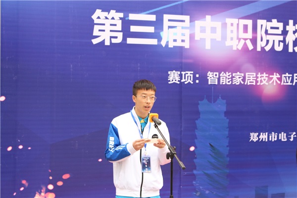 4運(yùn)動(dòng)員代表宣誓.JPG