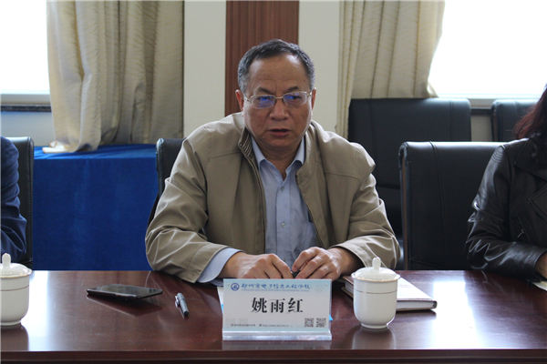 3石家莊文化傳媒學(xué)校姚紅雨校長詢問校園文化建設(shè)情況.JPG