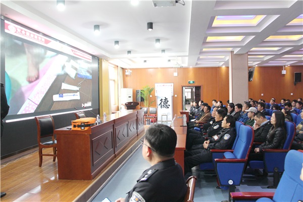 4參會(huì)者認(rèn)真聆聽.jpg