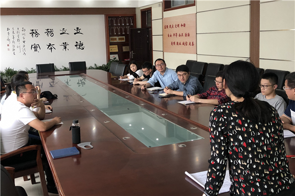 與會(huì)青年教師認(rèn)真聆聽(tīng).JPG