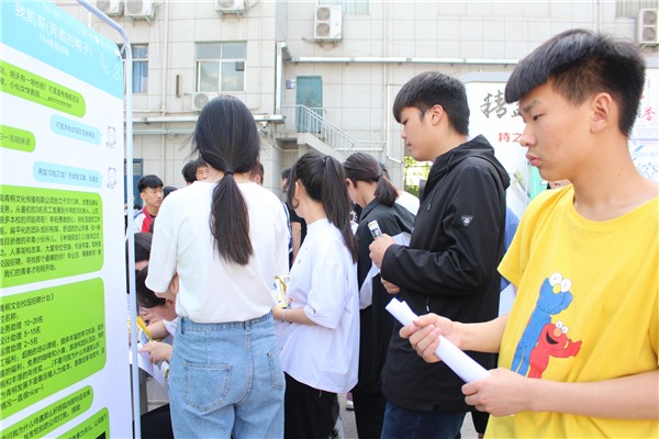 企業(yè)文化吸引青年學(xué)子.JPG