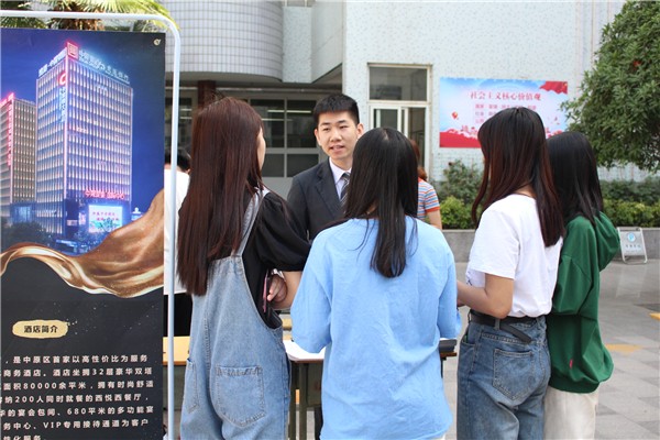 生企雙方互相了解情況.JPG