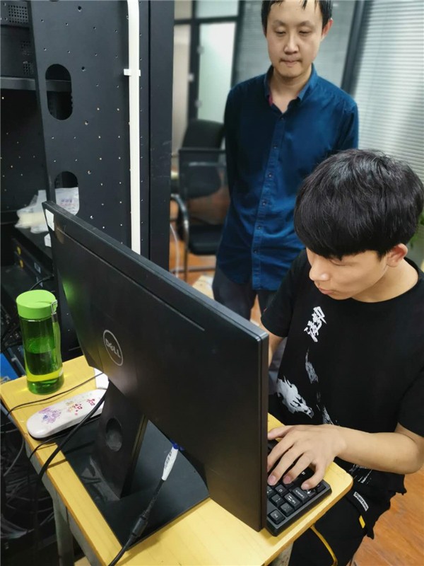 馮皓老師和選手馬佳勝在日常訓練中.jpg