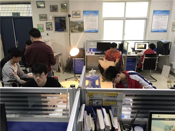 4三位選手在日常訓(xùn)練中.jpg