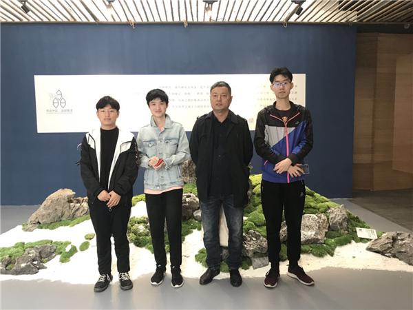5周樂生老師帶三位選手看展覽提升眼界.jpg