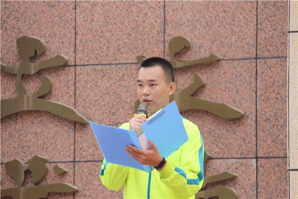 3 學(xué)生代表張華陽發(fā)言.JPG