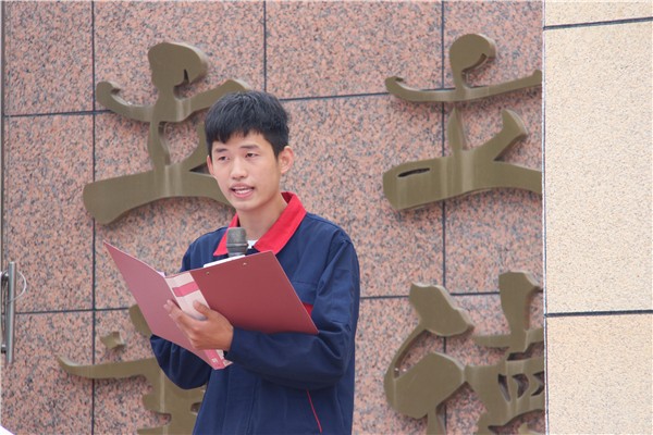 7 一等獎(jiǎng)選手張翰汛發(fā)言.JPG