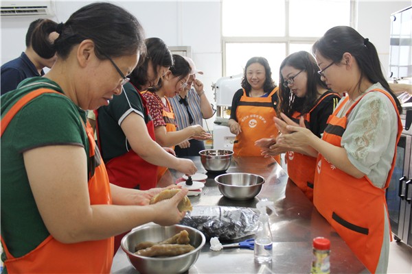 1上得講堂 下得廚房的女老師們.jpg