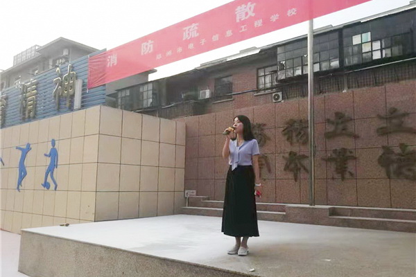 政教處張麗君主任講秋季消防安全.jpg