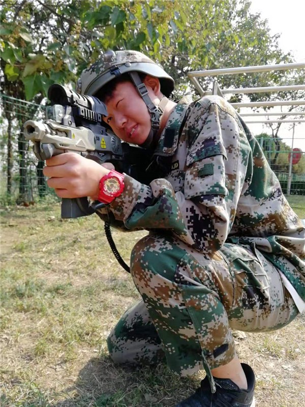 體驗(yàn)蹲姿射擊.jpg
