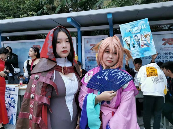2動(dòng)漫社成員服裝展示.jpg