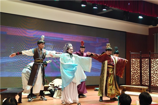 比賽演出現(xiàn)場(chǎng).jpg