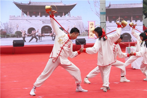 11 鄭州財(cái)貿(mào)學(xué)校展示《豫見“功夫茶”》.JPG