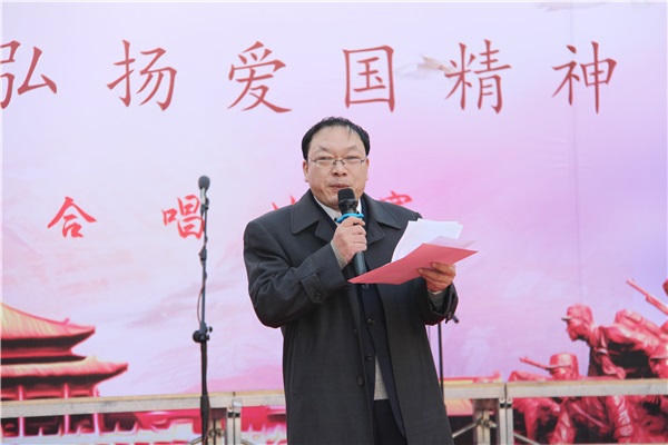 4 陳雨老師點(diǎn)評合唱比賽.JPG