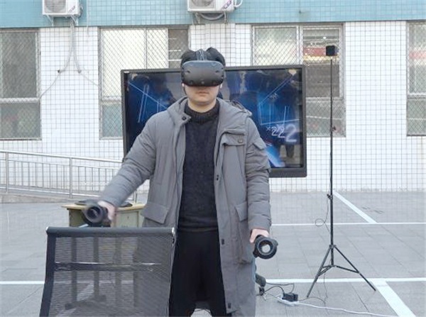 2VR實訓(xùn)設(shè)備走出實訓(xùn)室.jpg