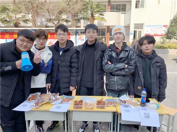 5鴨至臻團隊第二年登場.jpg