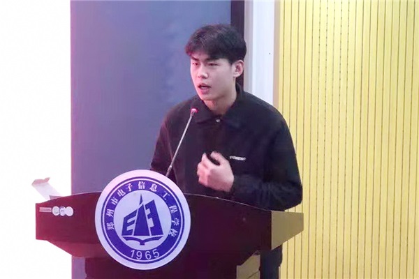 校園集市賽后點評會 學(xué)生發(fā)言.jpg