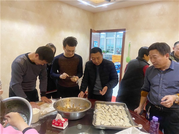 4 齊心協(xié)力 產(chǎn)量頗高.jpg