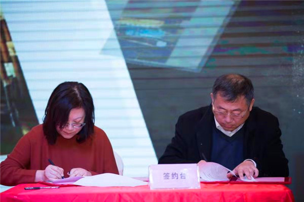 龐慧敏董事長(zhǎng)與李京輝校長(zhǎng).jpg