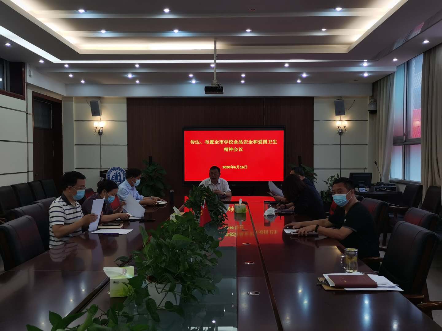 鄭州電子信息工程學(xué)校召開食品安全和愛國衛(wèi)生工作會(huì)議.jpg