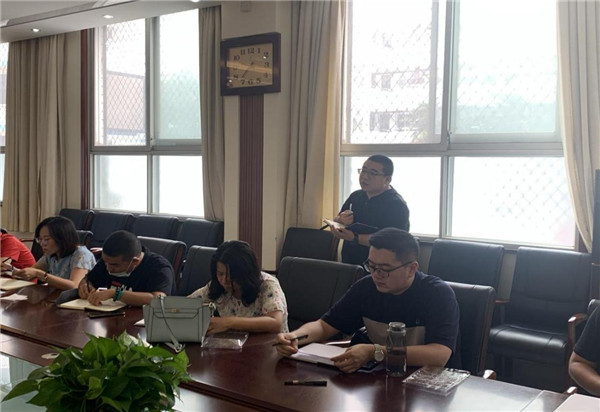 3招辦主任劉偉部署迎新工作.jpg
