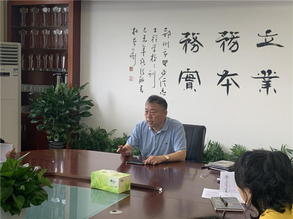 5.校黨委書(shū)記、校長(zhǎng)李京輝對(duì)班主任工作給與指導(dǎo)、提出希望.jpg