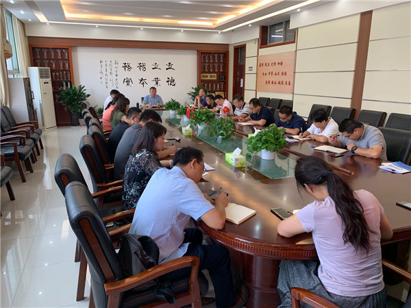 各部門負(fù)責(zé)人分別匯報開學(xué)準(zhǔn)備情況 .jpg