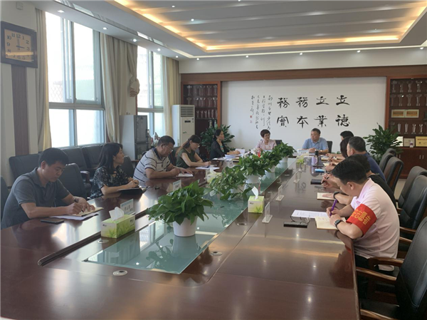 出席儀式的相關(guān)學(xué)校領(lǐng)導(dǎo)及醫(yī)院專家.png