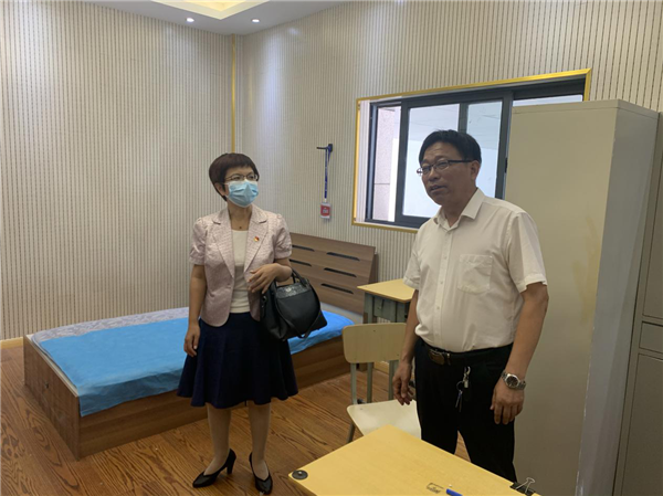 參觀學(xué)校隔離室.png