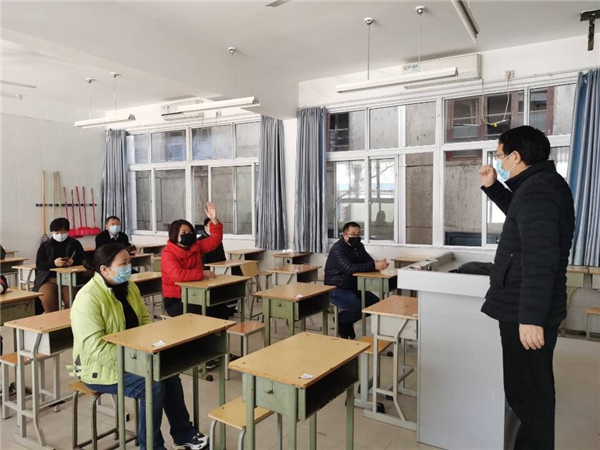 4教室出現(xiàn)疑似發(fā)熱患者（舉手者）.jpg