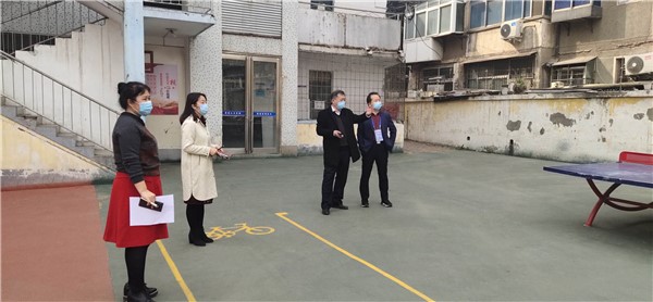 3查看校園安全建設(shè).jpg