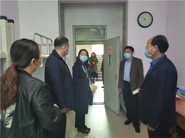 2十二中孟校長介紹宿舍防控措施.jpg