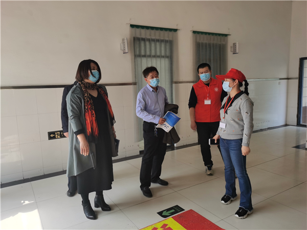 5十四中工會主席蔣瀟介紹志愿者服務(wù).jpg