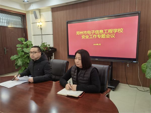 圖為苗畬主任發(fā)言.jpg