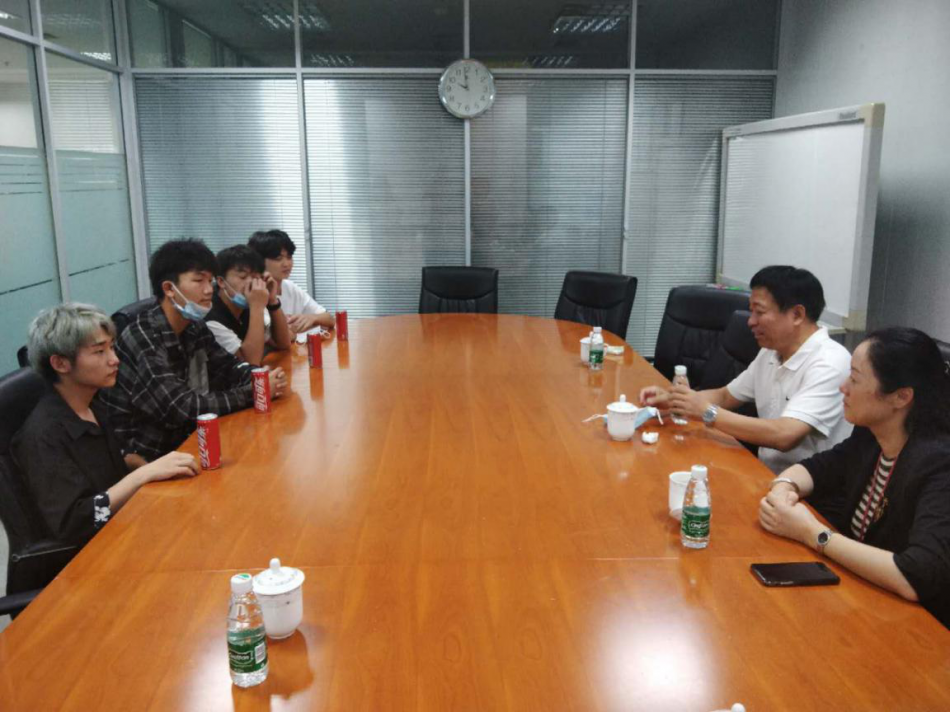 召開實(shí)習(xí)生代表座談會，了解實(shí)習(xí)生的情況.png