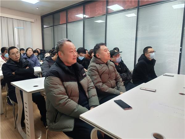 5全體教師積極參會(huì).jpg
