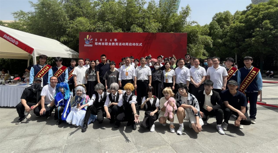 全體參演師生合影留念.jpg