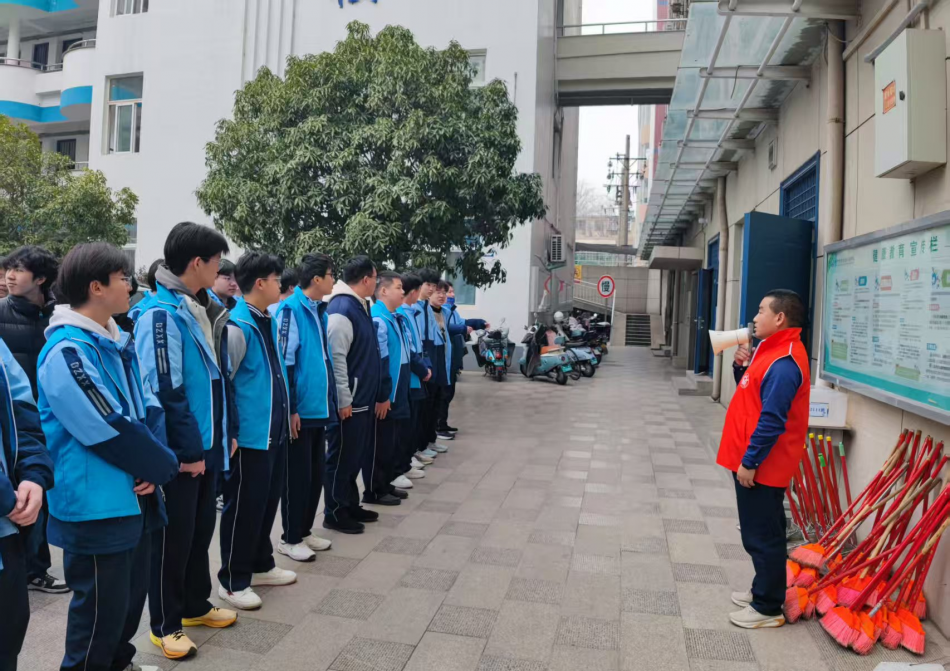 動員志愿者學習雷鋒精神.png